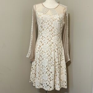 Ryu Cream and White Floral Lace Long-Sleeve Dress